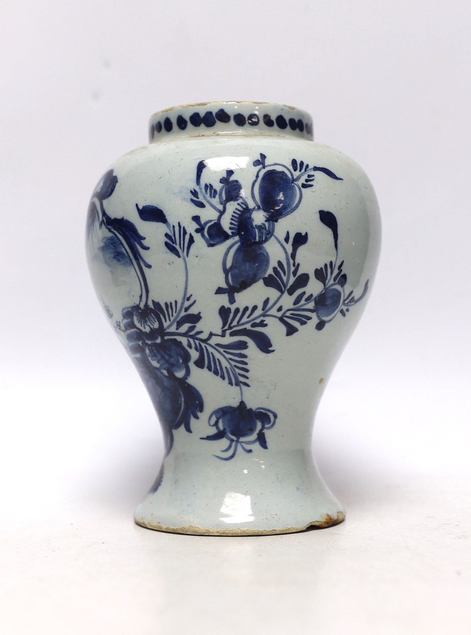 An 18th century Delft blue and white baluster vase, 17cm